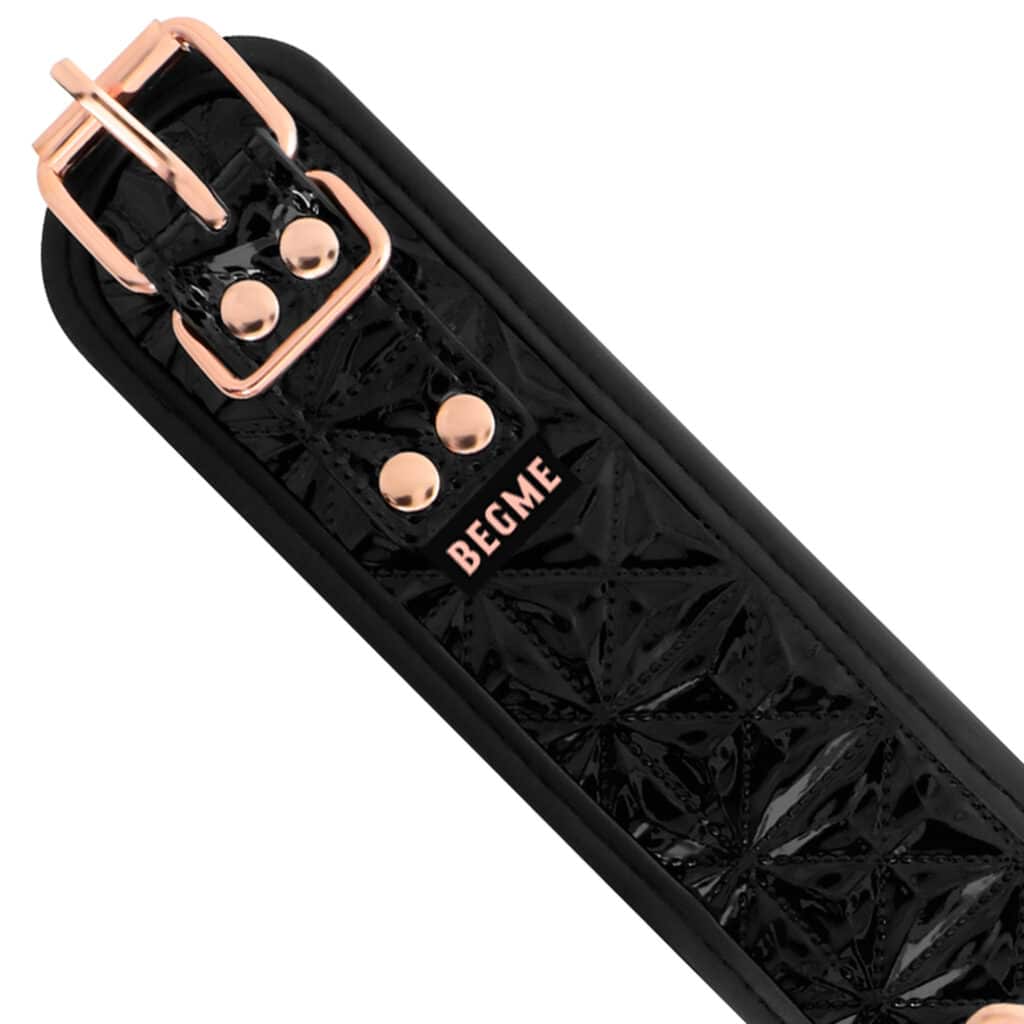 Premium Black Edition – Halsband & Koppel i Veganskt läder med neopren foder – Svart