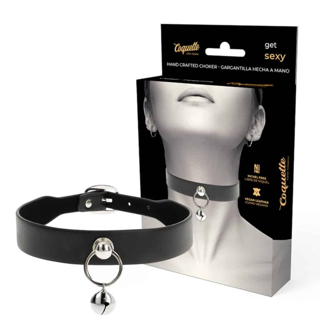 Coquette Accessories – Chic Desire Choker – Halsband i Veganskt Läder med Ring & Skallra