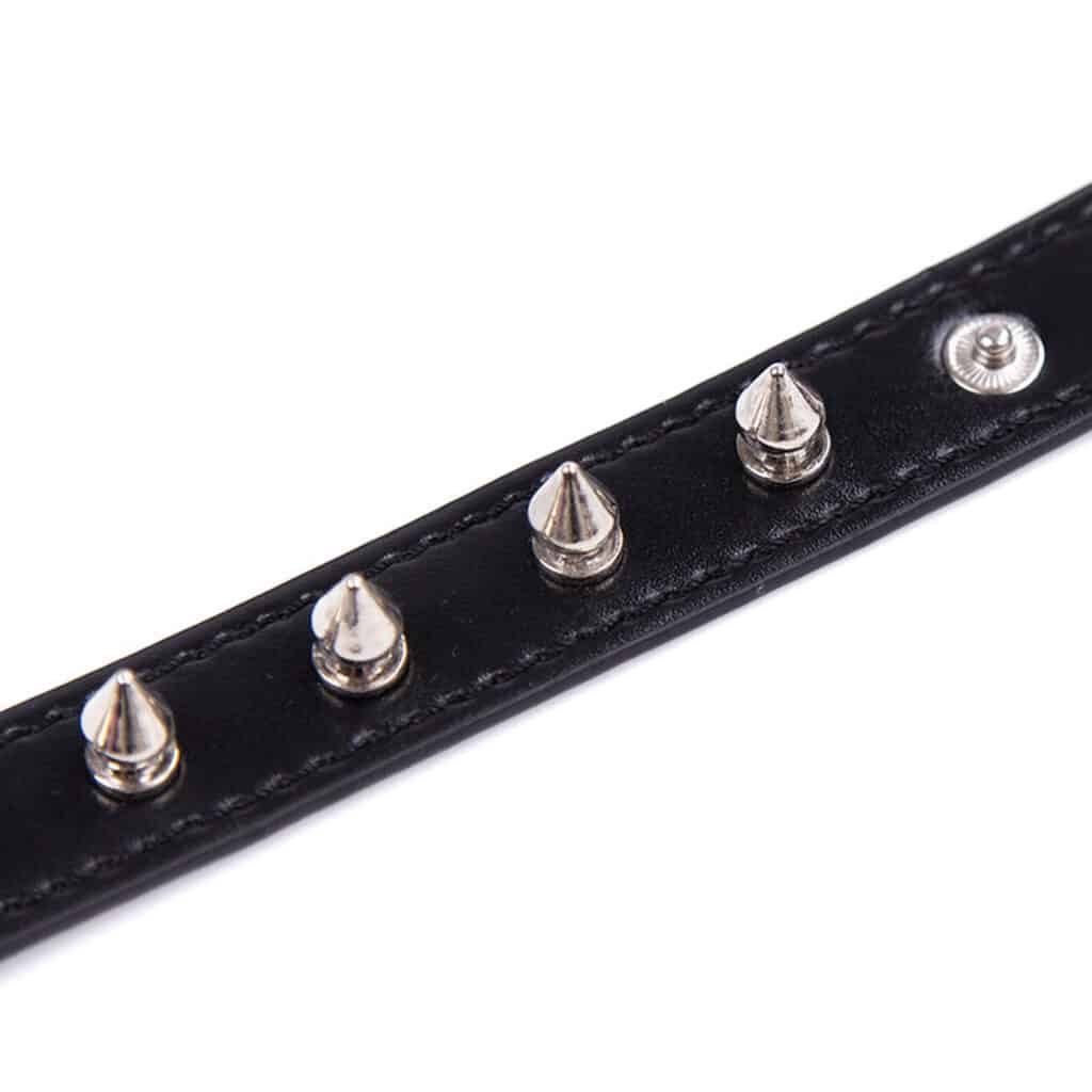 Öhmama! Fetish Spikes Punk Choker – Halsband med Ring & Nitar – Svart