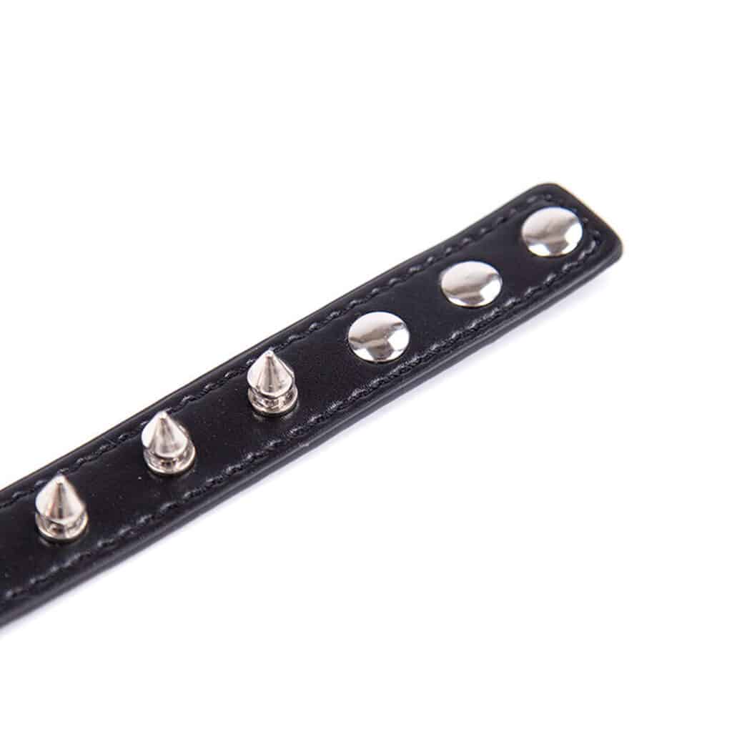 Öhmama! Fetish Spikes Punk Choker – Halsband med Ring & Nitar – Svart